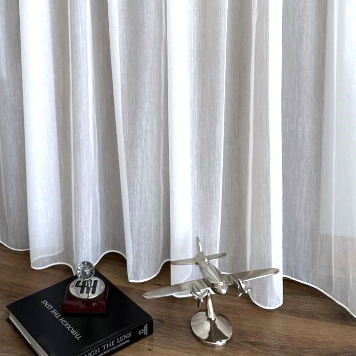 Beautiful plain curtain - subtlety and style in any interior