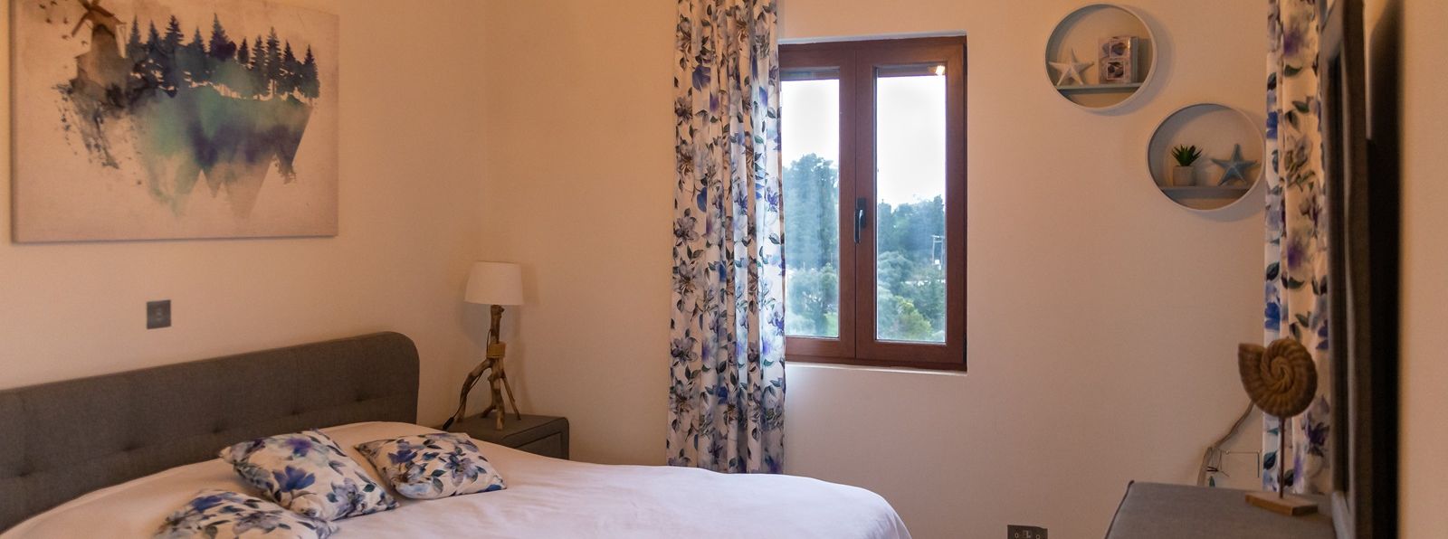 How to choose appropriate drapes for the bedroom?
