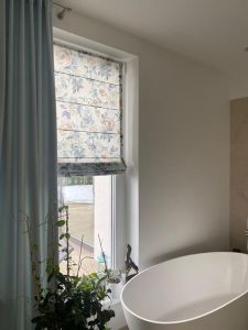 Inspiration for bathroom with Roman blind and curtain