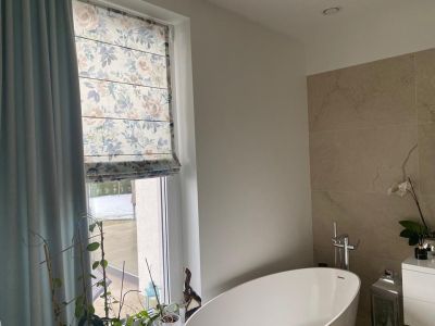 Inspiration for bathroom with Roman blind and curtain 2