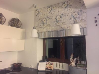 Inspiration for the kitchen with a Roman floral blind